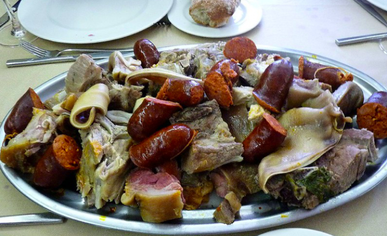 Los vecinos del lugar de O Piñeiro, en Vilagarcía, celebran el domingo su primera Festa do Cocido de San Martiño