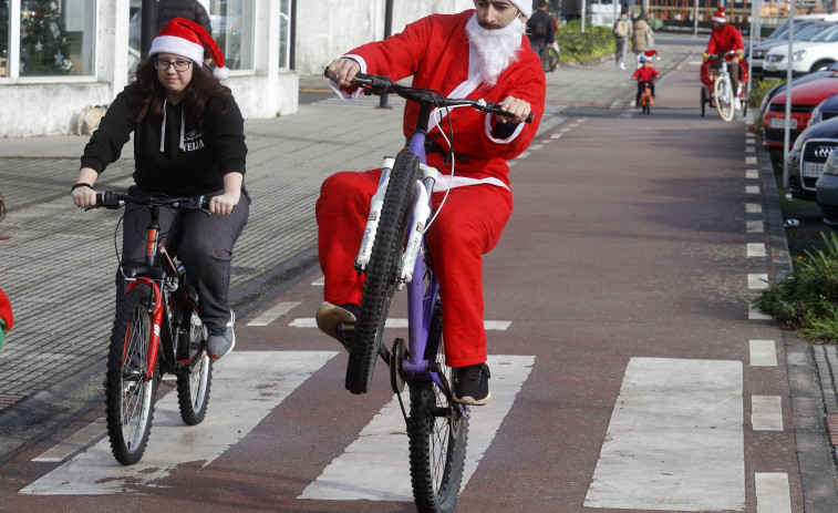 Papá Noel “se pide” un cuerpo saludable y cambia el trineo por la bicicleta