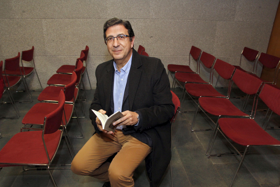 El Asorey dedica su biblioteca a Domingo Tabuyo, que se jubila tras 31 años de docencia y dirección