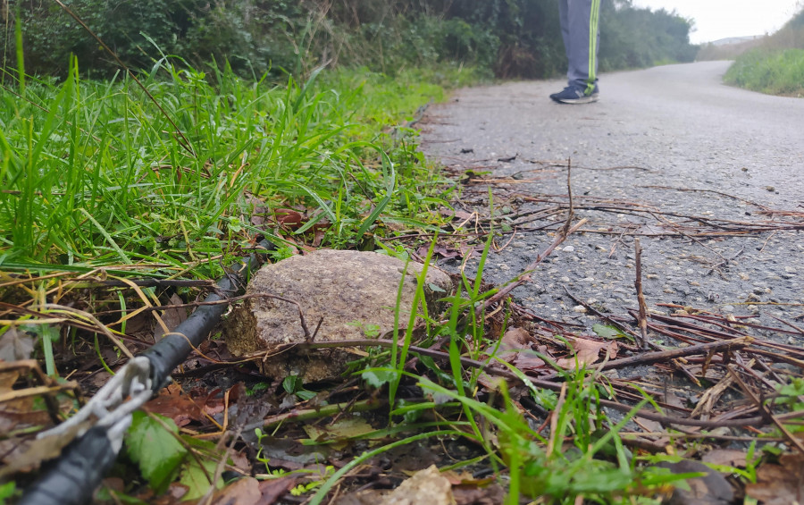 Demandan varias mejoras en el vial que comunica los lugares de Xarás y Deán Grande, en Ribeira