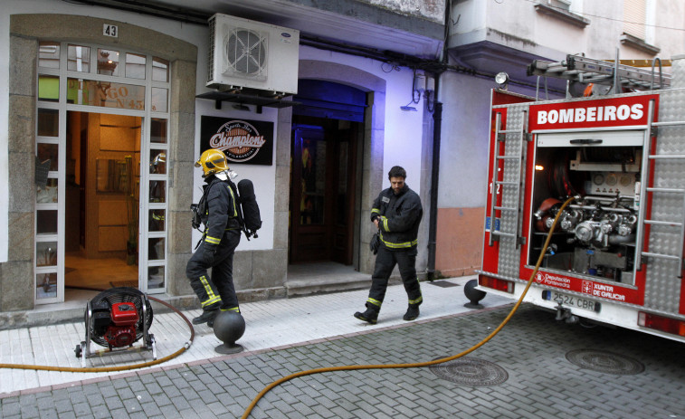 Los Bomberos rescatan a una nonagenaria que se cayó en su vivienda en Vilagarcía