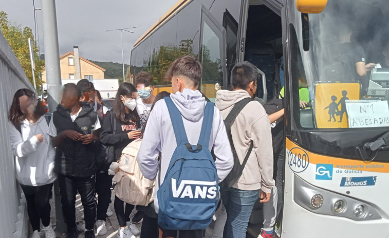 Alumnos del IES Nº1 de Ribeira tuvieron que recurrir a taxis para llegar a tiempo a sus clases