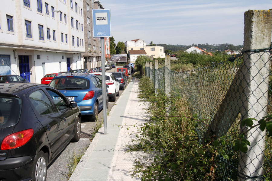 La asociación vecinal Breogán insta al Concello a reabrir el acceso de Pedrido Morla en el CEIP O Piñeriño y mejorar la seguridad en las aceras