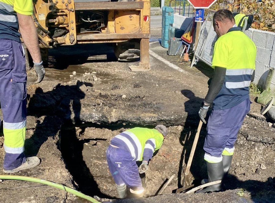 La rotura de una tubería dejó temporalmente sin agua a la zona de Porto Meloxo