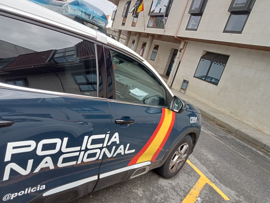 Detenida una empleada del hogar por  los hurtos de joyas en dos viviendas de Ribeira en las que trabajaba