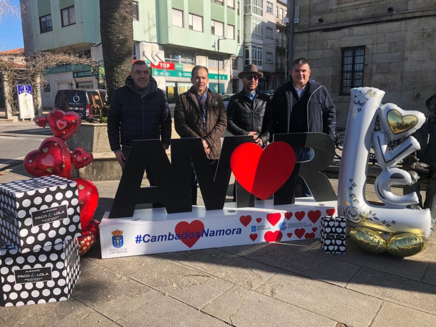 Vuelve “Cambados Namora” con sus románticos photocall, premios y un concierto de Dani Barreiro