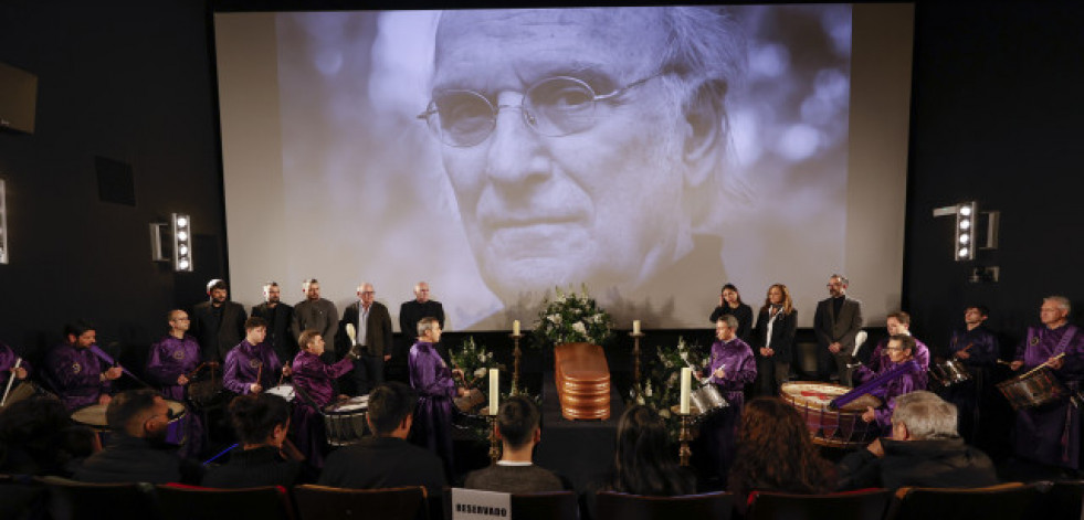 Caras conocidas del cine y la cultura, en la capilla ardiente de Carlos Saura