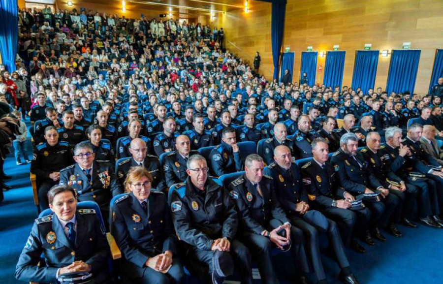 Policías locales de Boiro le reprochan al equipo de gobierno que no acudiera a la graduación de los dos nuevos agentes