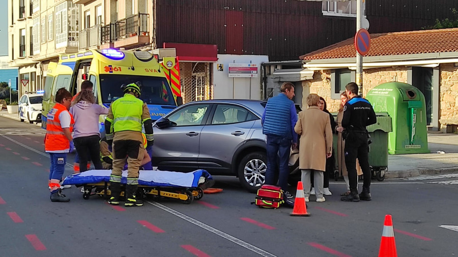 Resulta herido en un accidente entre una bicicleta y un coche en Vilagarcía