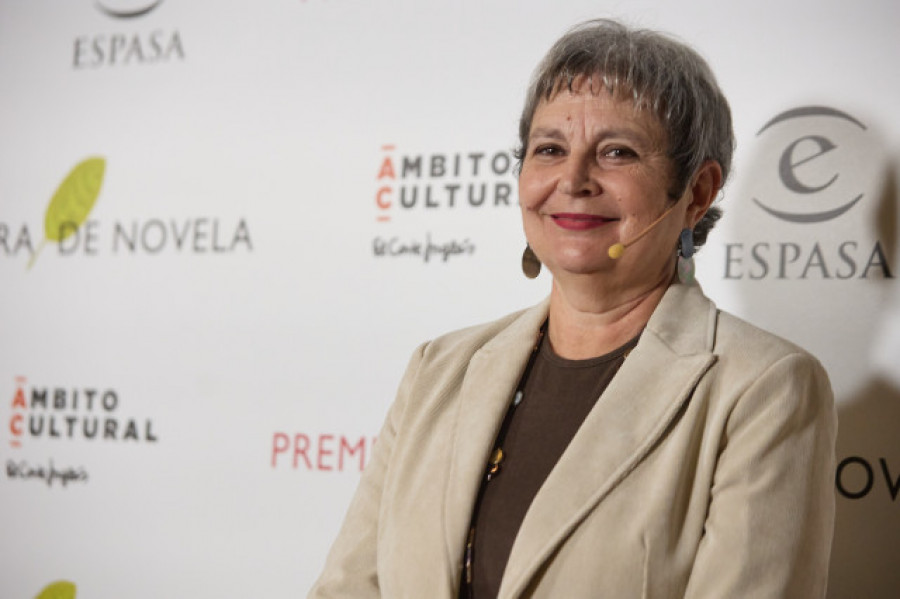 Elvira Roca, Premio Primavera de Novela 2023 con "Las brujas y el inquisidor"