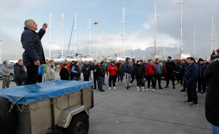 La tensión bateeira estalla y las protestas del sector llegan a la puerta de San Caetano