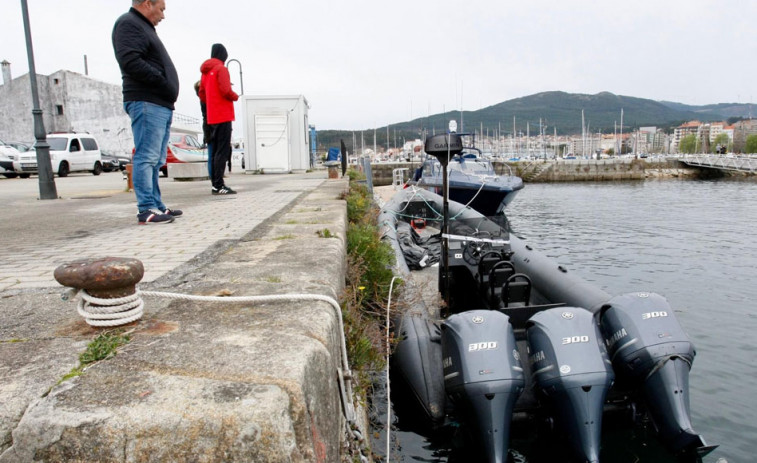 Sospechan que las dos narcolanchas varadas en Ribeira eran un señuelo y que la descarga fue en otro lugar