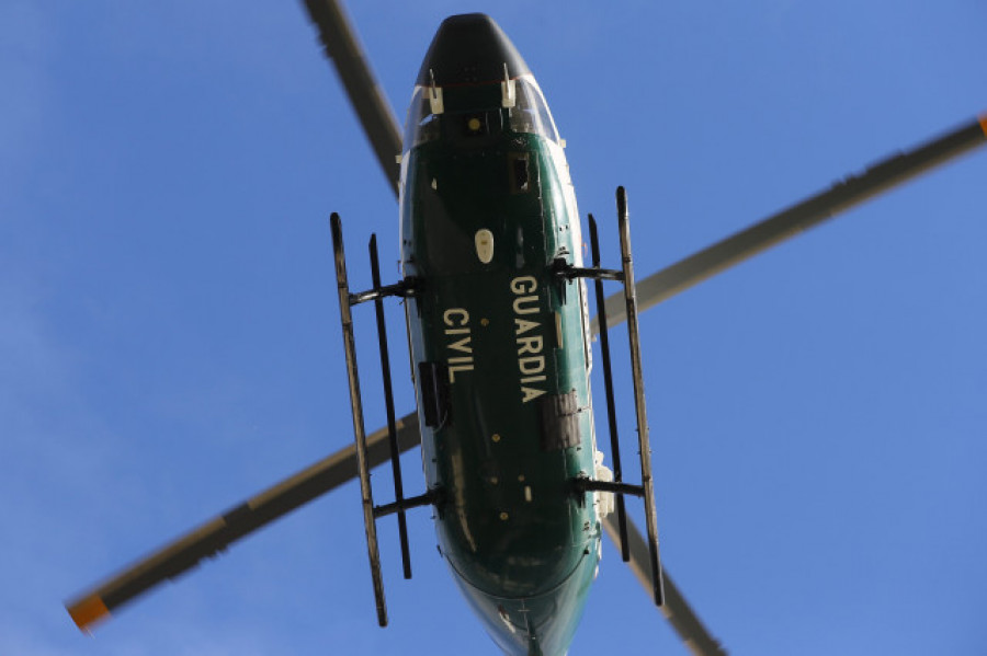 Un helicóptero de la Guardia Civil aterriza en Sóller en mitad de un partido de fútbol