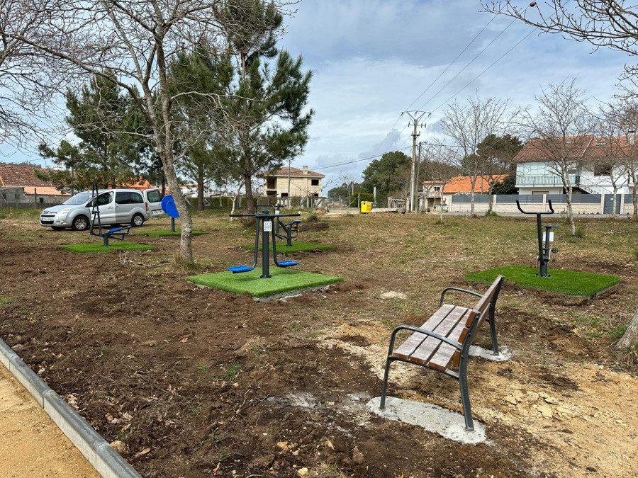 El Concello de Sanxenxo amplía el área lúdica de A Cachada, en Nantes, con nuevo mobiliario y un parque biosaludable