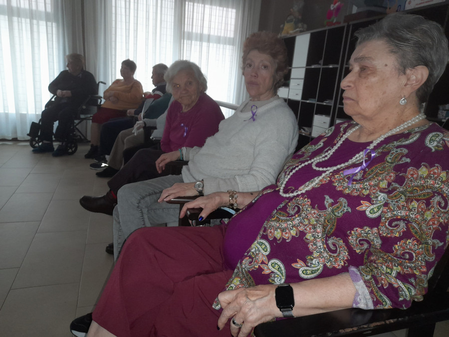 El centro de día de A Pobra conmemoró el 8M con la proyección de un vídeo con testimonios de varias usuarias