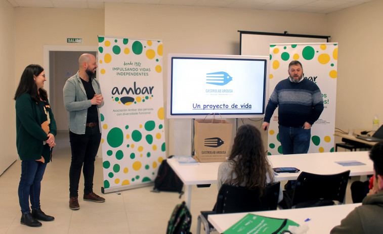 El cocinero Miguel Mosteiro imparte una conferencia en Ambar sobre su trayectoria y su Gastrolab Arousa