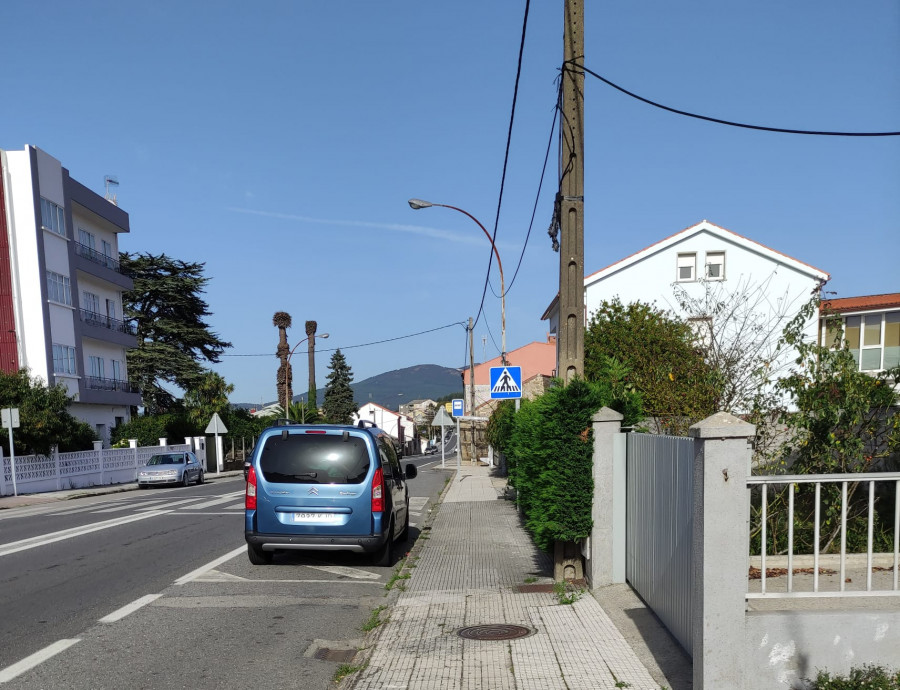 Vecinos de Faxilde, Sobradelo y Vilaxoán exigen mejorar un paso de peatones en la avenida de Vilanova