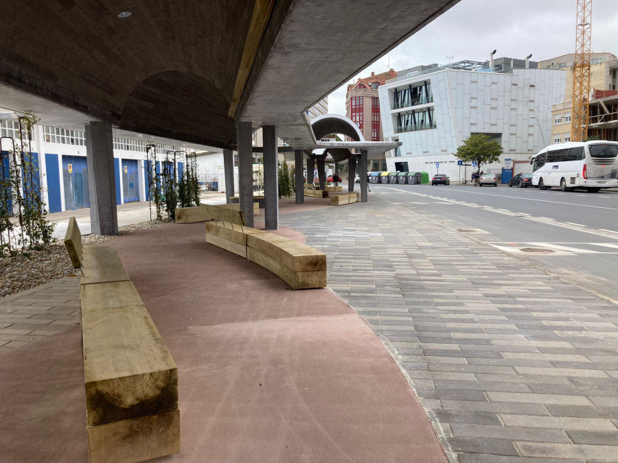 Retiran las vallas de seguridad de la parada central de buses para permitir el tránsito de peatones y bicicletas