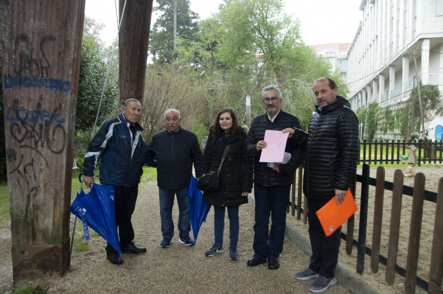 BNG de Vilagarcía reclama la intervención del armazón del parque infantil de A Coca