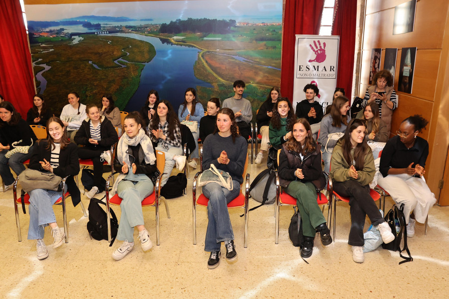 Cambados encandila a un grupo de jóvenes estudiantes franceses