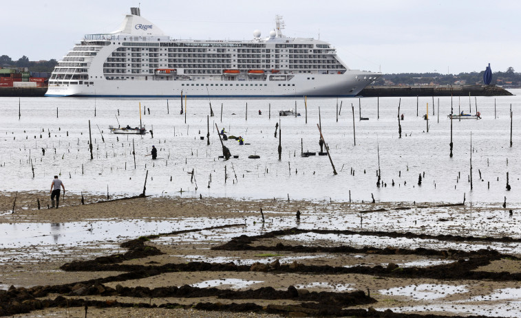 El Puerto de Vilagarcía recibe mañana al primer crucero de la temporada