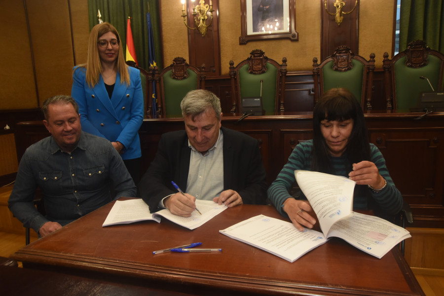 El Concello de Ribeira firma el convenio de gestión del centro de recogida de animales