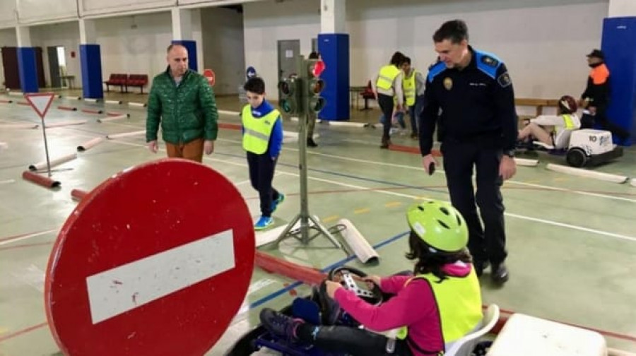 La Policía Local de Vilanova retoma un año más la formación en los colegios sobre seguridad vial