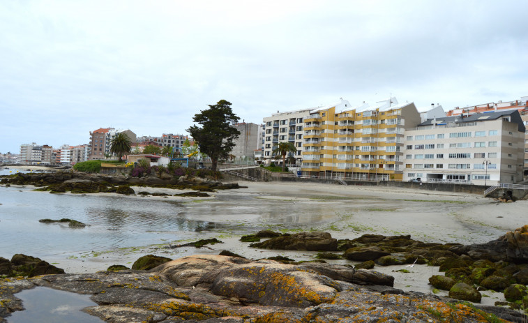 La playa Lavapanos, en Sanxenxo, reabre el baño