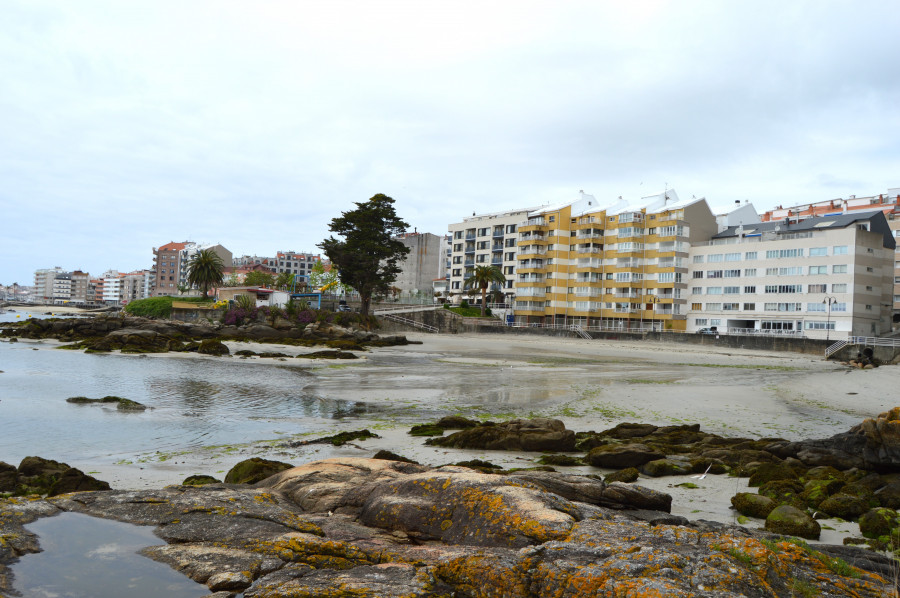 La playa Lavapanos, en Sanxenxo, reabre el baño