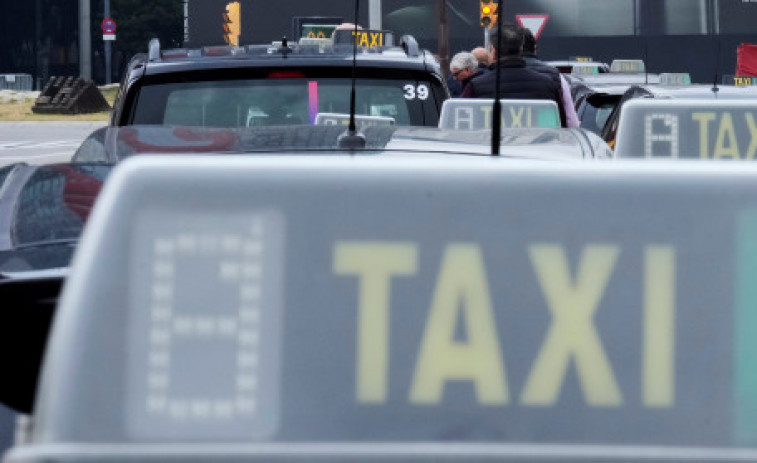 Apalean a un taxista para robarle 400 euros en Barcelona