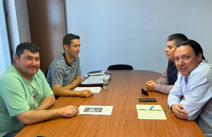 Somos Cambados inicia con la Cofradía y el sector bateeiro sus reuniones con colectivos