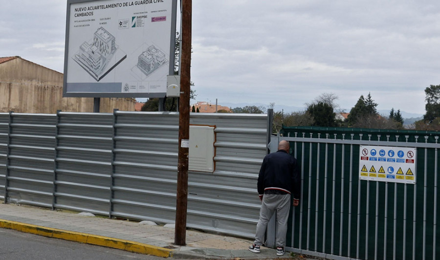 La obra del cuartel de Cambados sigue parada y sin fecha concreta de reinicio