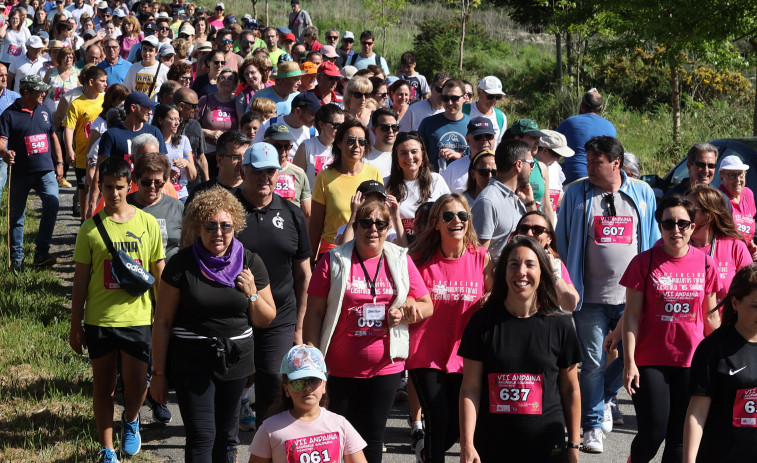 Marea humana en Castrelo en favor de la Fundación Andrea gracias a la andaina de las Mulleres Rurais As Saíñas