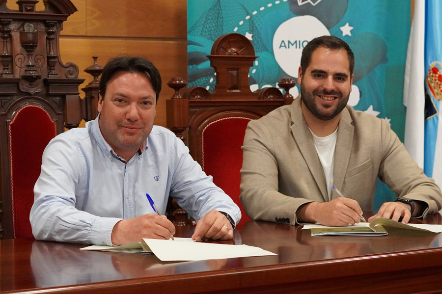 El Concello y Amicos firman un convenio para ofrecer su servicio de orientación laboral en Cambados