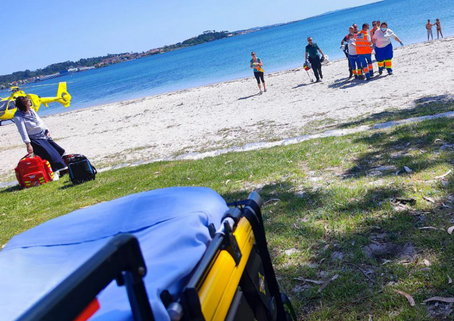 Evacuada en helicóptero ao Clínico unha muller de idade avanzada á cal rescataron da auga nunha praia de Boiro