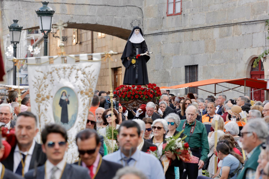 Los fieles responden en masa a Santa Rita, que salió en procesión tres años después