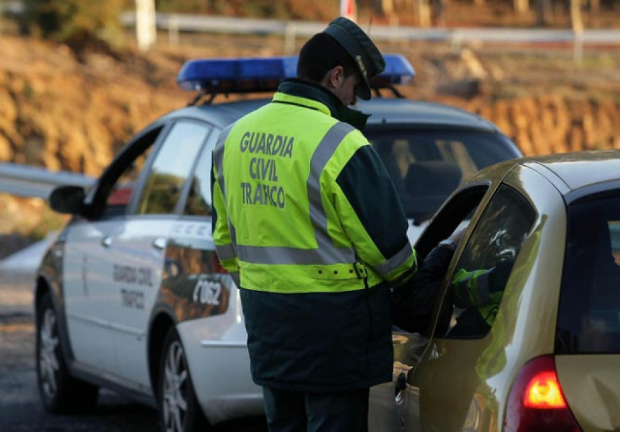 Los conductores que dan positivo por alcohol caen del 5 % al 1,4 % en veinte años