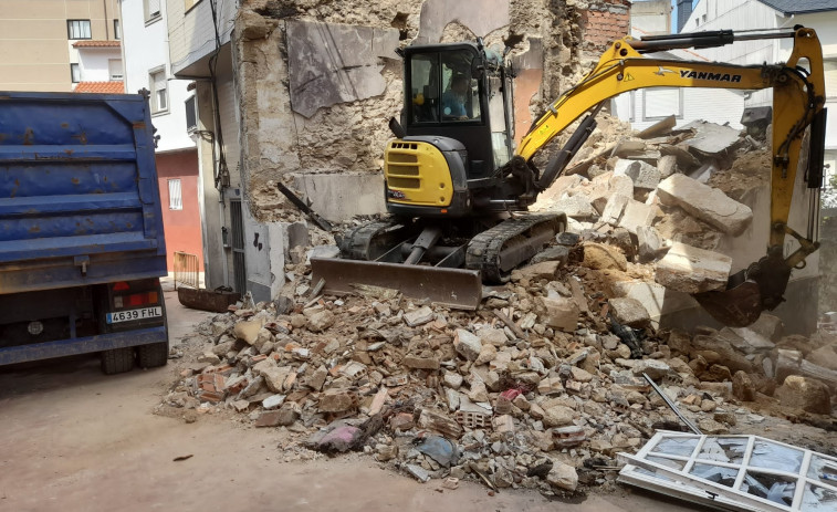 Detenido un individuo acusado del incendio que calcinó la narcocasa de la Avenida Romero Ortiz, en Ribeira