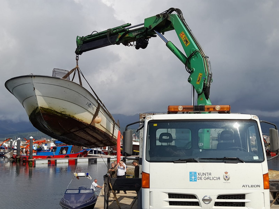 Mariscadores de a flote de Cabo de Cruz dicen sentirse “acosados” por parte de la Consellería do Mar