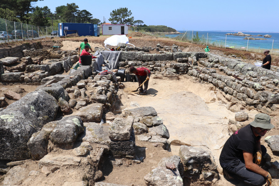 La Xunta retoma las visitas guiadas al yacimiento de Adro Vello en plena campaña de excavación