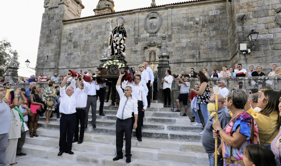 Cambados vive un San Benito especial con la recuperación de la escalera central medio siglo después