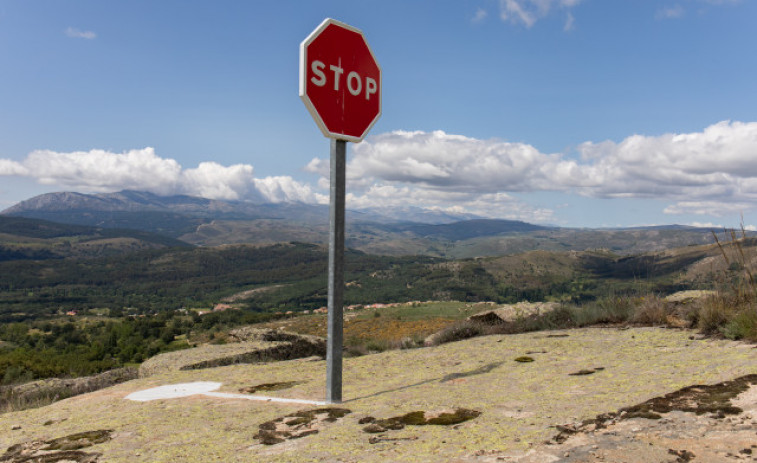 Una cámara detectará a los conductores que se salten un stop o una línea continua