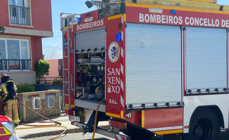 Un pontevedrés de 50 años muere al caerle encima el vehículo que reparaba en su casa en Sanxenxo