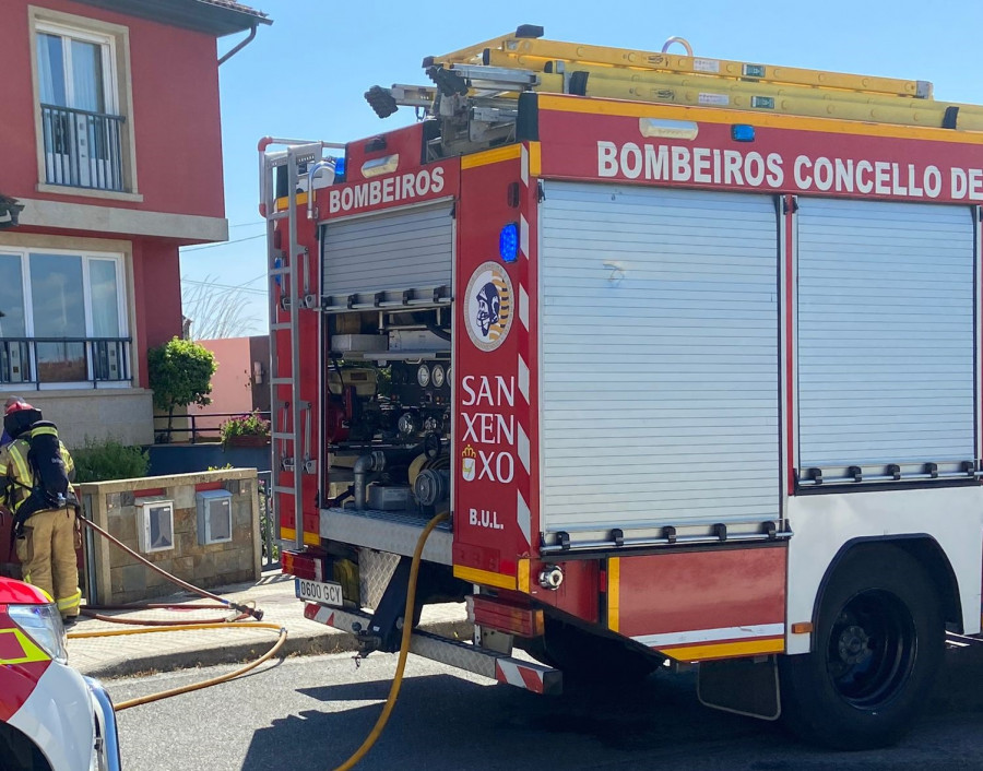 Un pontevedrés de 50 años muere al caerle encima el vehículo que reparaba en su casa en Sanxenxo