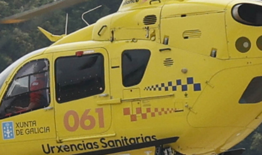 Herido al quedar atrapado por una pierna bajo un tractor en Sobrado