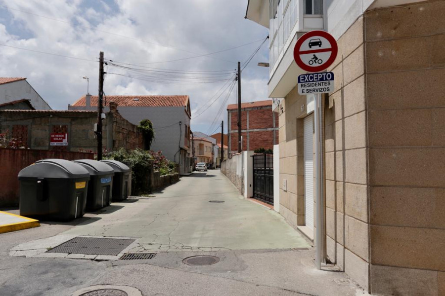 El Concello de A Illa restringe el tráfico rodado en la Rúa da Torre solo para el uso de residentes