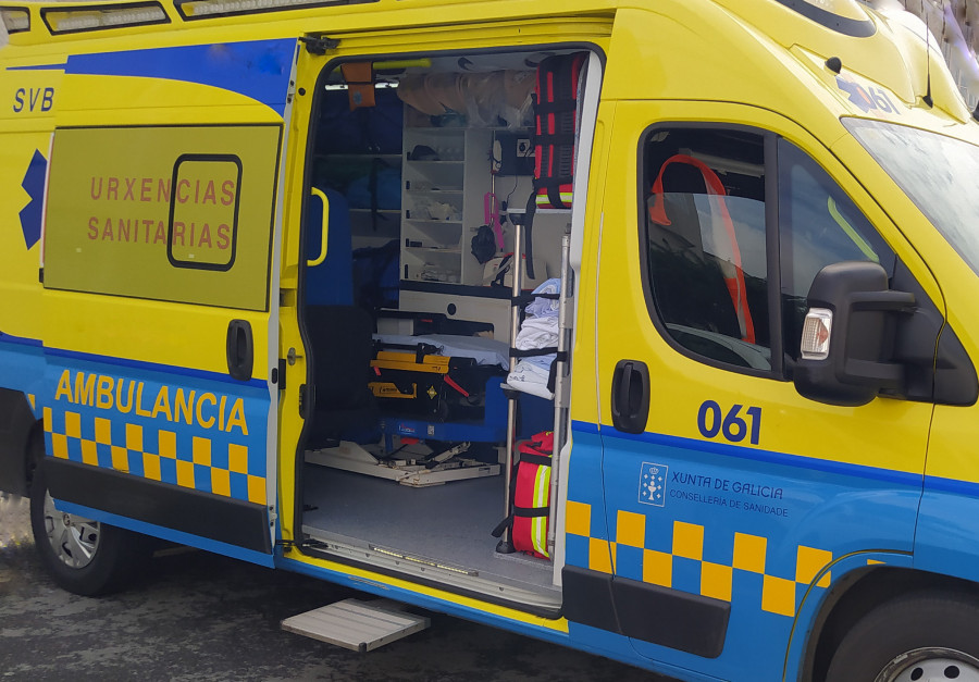 Herida una persona en una colisión entre dos coches, dando uno de ellos varias vueltas de campana en Boiro