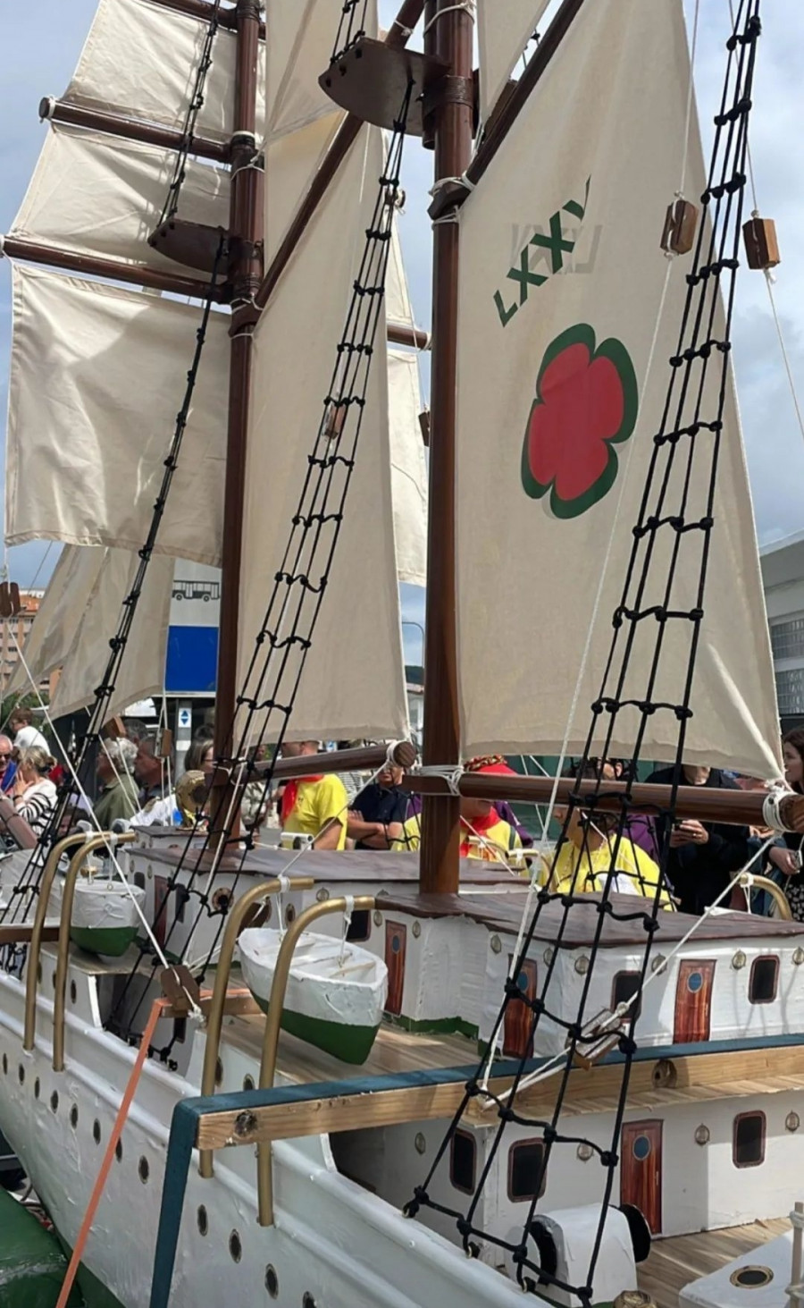 A regata de embarcacións “Feitas á Machada” protagoniza a recta final da Festa da Dorna