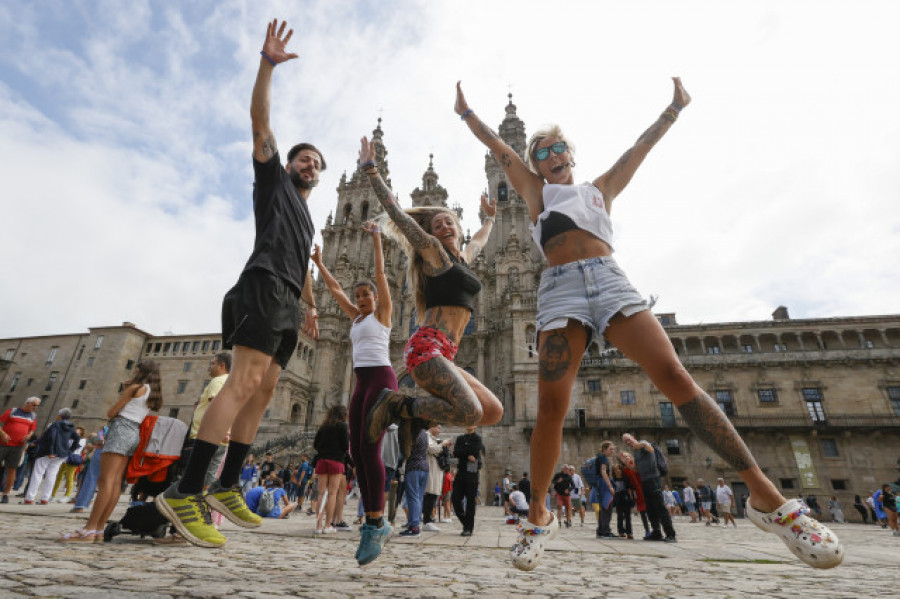 Más de 1.300 peregrinos llegan a Santiago de Compostela en su día grande