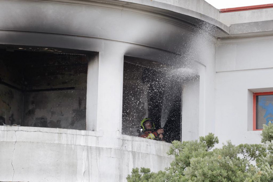 Dos hogueras, posibles focos del incendio en el Balneario